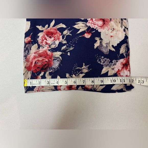 2/$20 - Gorgeous Blue & Pink Lock & Key Floral Wide Palazzo Style Flowy Pants - Picture 5 of 9